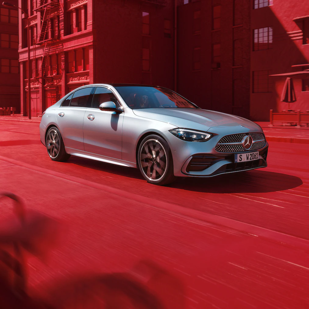 Combinação de exterior esportivo com interior futurista